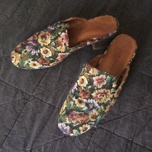 Gentle Souls Women's EIDA Mule with Block Heel